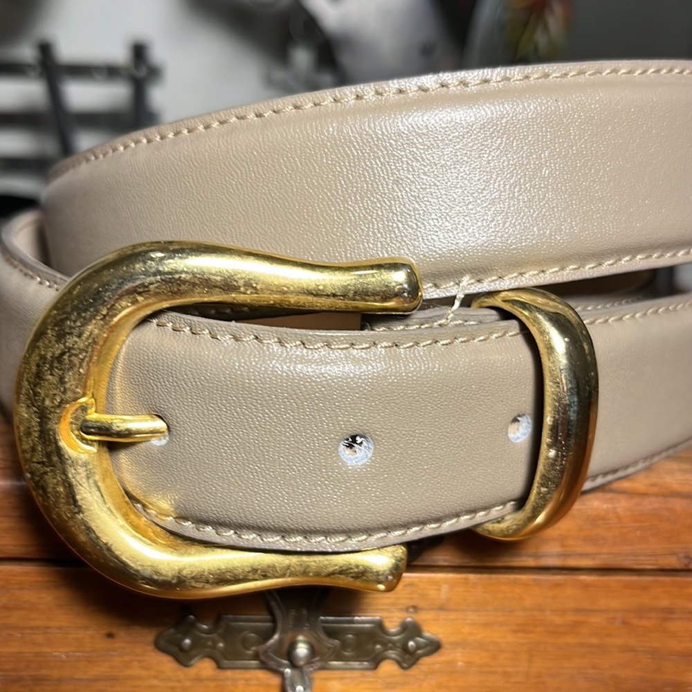 Vintage Y2K olive green Capezio belt